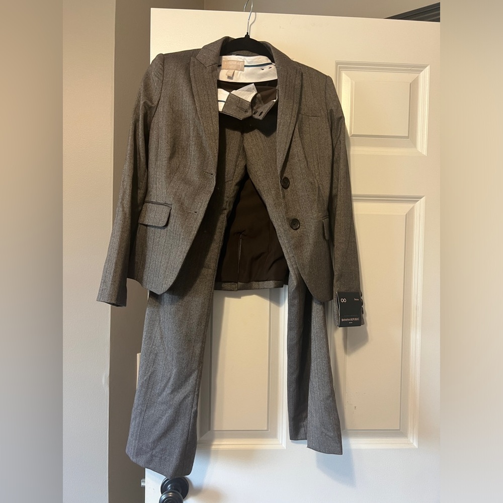Women brand new with tag banana republic suit set size 00 petite retail $150